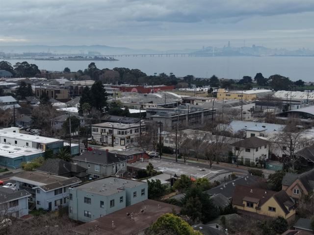 2238 7Th, Berkeley CA: https://media.crmls.org/mediaz/598e4396-757b-4f9b-b3c9-84741c57e897.jpg