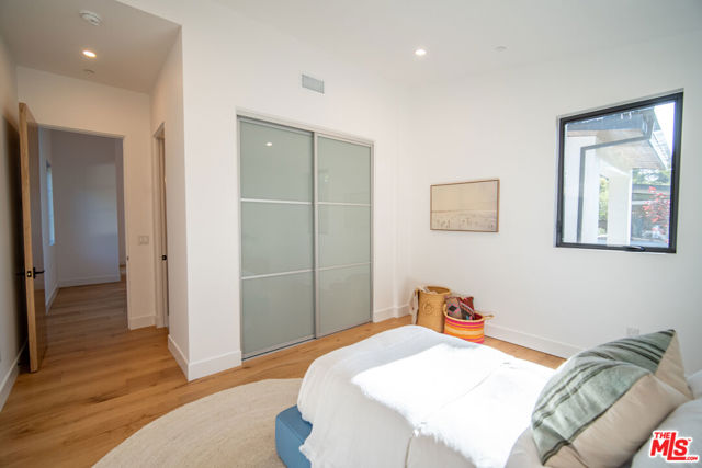1009 Daly Road photo 8