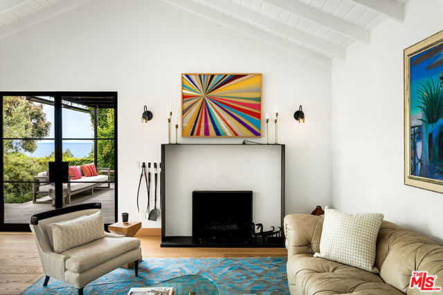 28837 Grayfox Street, Malibu CA: https://media.crmls.org/mediaz/598f0aab-d950-474f-96d7-d8eed9064200.jpg