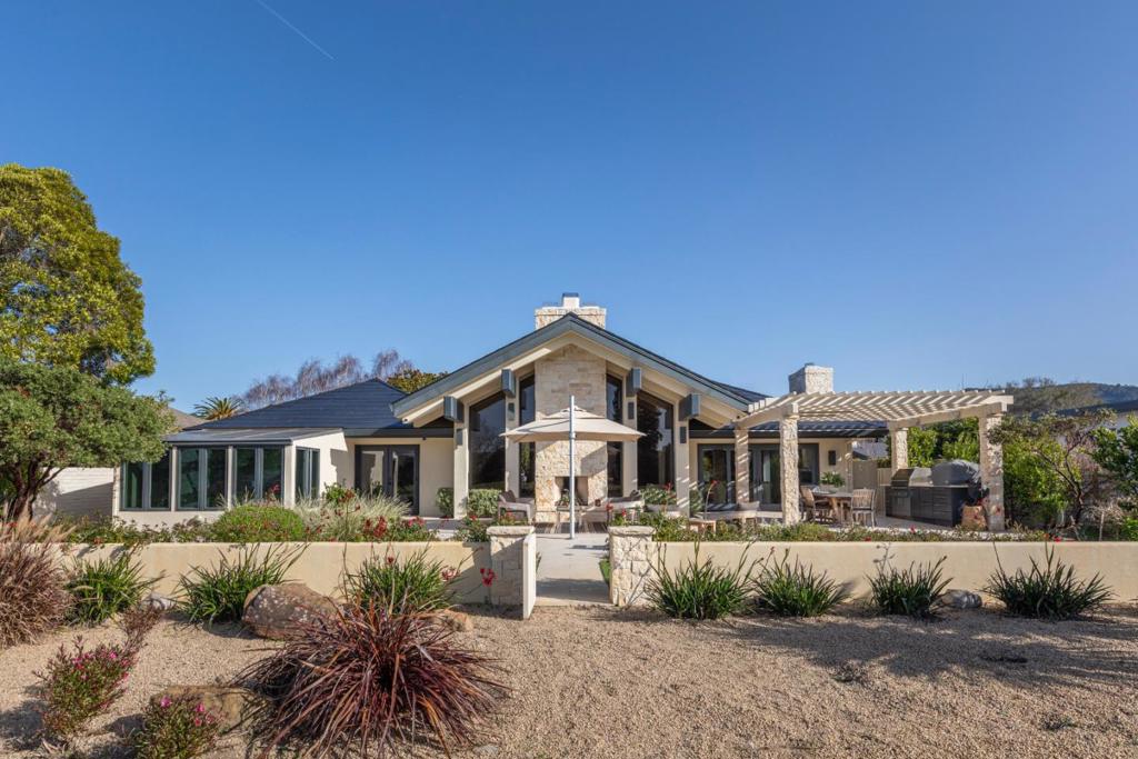 7092 Valley Greens Circle