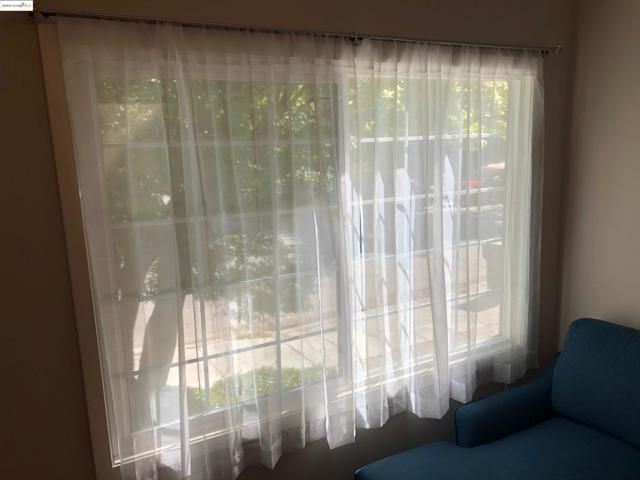 562 29th St, Oakland CA: https://media.crmls.org/mediaz/598f4060-6d42-4679-90df-42fbe0b889ad.jpg