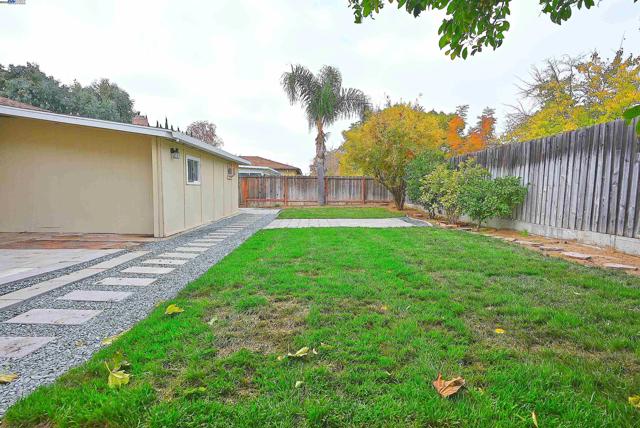 974 Walnut Dr, Oakley CA: https://media.crmls.org/mediaz/598f7146-a448-4d77-b6d6-92b1228dce54.jpg