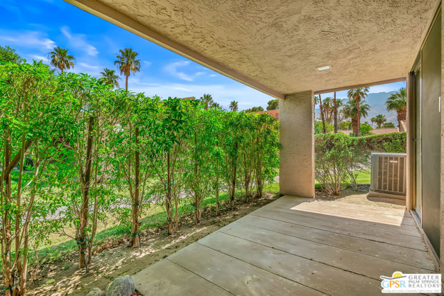 2557 N Whitewater, Palm Springs CA: https://media.crmls.org/mediaz/59906e59-0473-407b-8c31-c105abaa5139.jpg