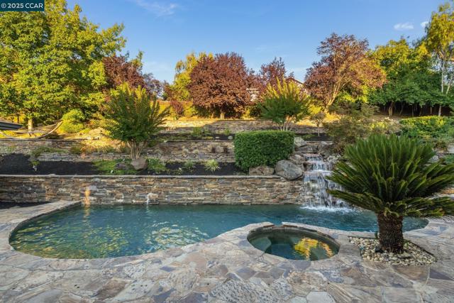 51 Brightwood Cir, Danville CA: https://media.crmls.org/mediaz/59909115-fe40-4e82-9f0e-3c067c6c9cde.jpg