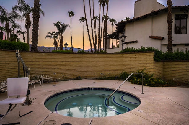 239 Santa Barbara Circle, Palm Desert, CA 92260