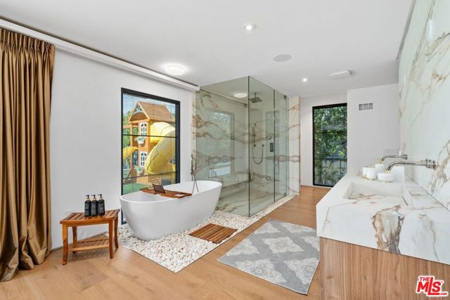 16015 Valley Wood Road, Sherman Oaks CA: https://media.crmls.org/mediaz/59911120-d06b-4aad-b4fc-86b7708426b9.jpg