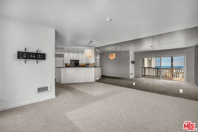 620 The, Redondo Beach CA: https://media.crmls.org/mediaz/5991d715-aa48-4015-89d6-97892dfbdff6.jpg