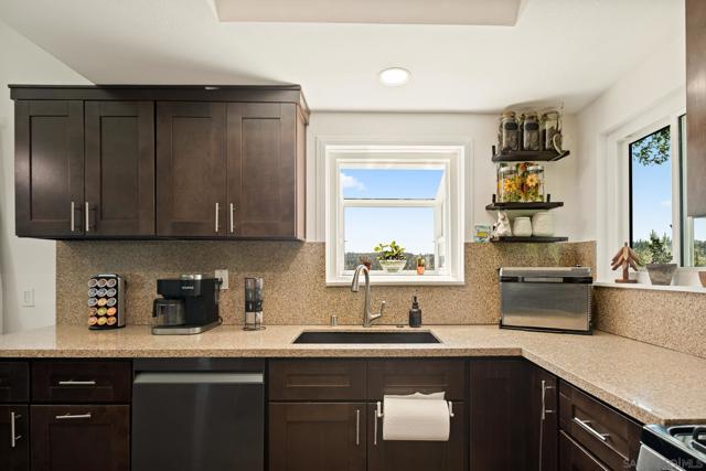 1141 Grass Valley Road, Lake Arrowhead CA: https://media.crmls.org/mediaz/59922924-ff45-4ceb-863d-c492d8e006b3.jpg