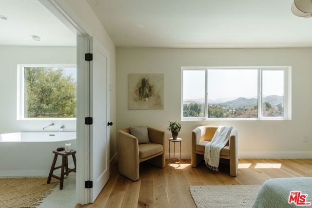 29204 Deep Shadow Drive, Agoura Hills CA: https://media.crmls.org/mediaz/5992a6ed-0e0a-4ea1-8914-d464b2ed7f7a.jpg