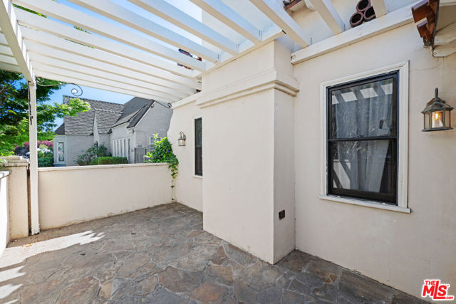 1147 S Point View Street, Los Angeles CA: https://media.crmls.org/mediaz/5992a92e-b919-4c2b-9479-3b84641cb4ae.jpg