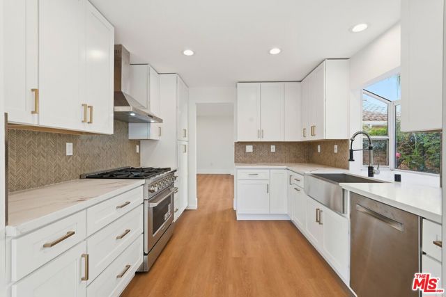 1752 Blossom Court photo 2