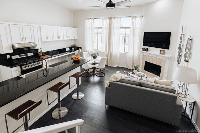 4652 Don Lorenzo Dr, Los Angeles CA: https://media.crmls.org/mediaz/59937d26-7a04-4f4c-8137-553273ea6ca0.jpg