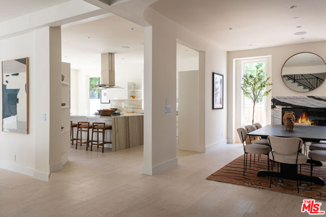 526 N Plymouth Boulevard, Los Angeles CA: https://media.crmls.org/mediaz/5994e34f-4f5f-4ab9-8df7-f2e4f37f339f.jpg