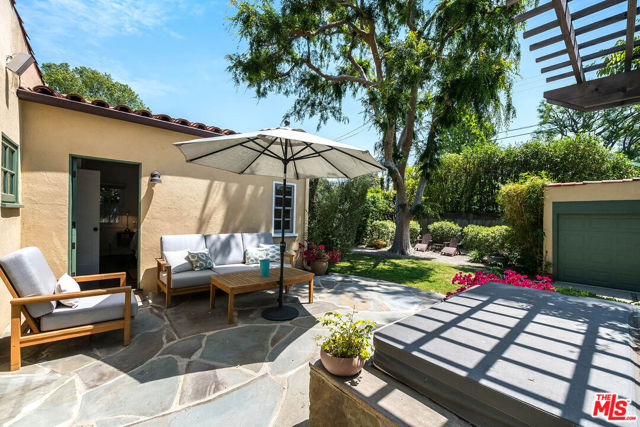4150 Elmer Avenue, Studio City CA: https://media.crmls.org/mediaz/59951a9d-10ff-468a-9f64-602f91670389.jpg