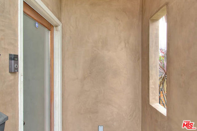 1821 S Sycamore Avenue, Los Angeles CA: https://media.crmls.org/mediaz/59954d6f-bc90-4976-b80e-267029e26815.jpg