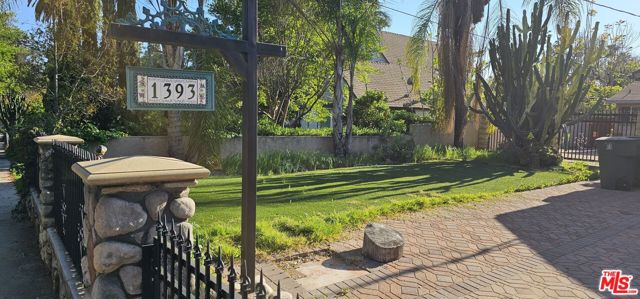 1393 N Navarro Avenue, Pasadena CA: https://media.crmls.org/mediaz/5995a8c3-8bbf-4dad-9e09-3c1ce59b01e9.jpg