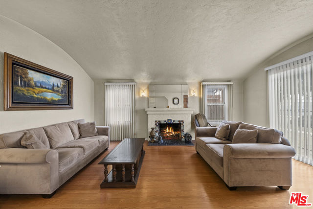 2729 W 79th Street, Inglewood CA: https://media.crmls.org/mediaz/5996f3e8-49c2-417a-8cce-5c528e29a5fc.jpg