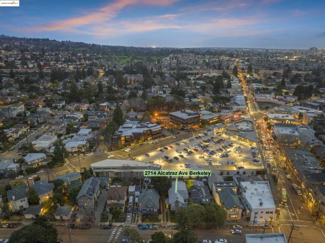 2714 Ave, Berkeley CA: https://media.crmls.org/mediaz/5997164d-04a2-4001-8c8e-aa364f0ea9c3.jpg