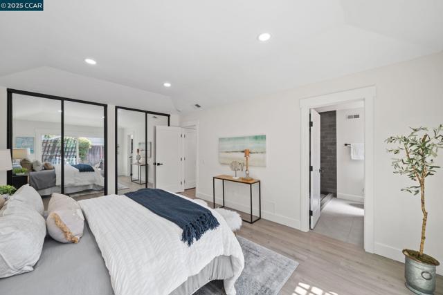 117 Brighton Rd, Alameda CA: https://media.crmls.org/mediaz/59975242-0238-4245-978a-058914783960.jpg