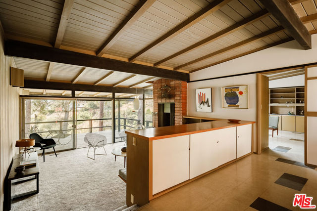 2 Seahurst Road, Rolling Hills Estates CA: https://media.crmls.org/mediaz/599776b8-ab60-462f-bbcf-1f03de327e01.jpg