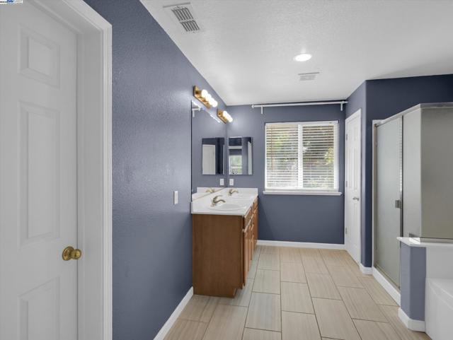 1413 Angus St, Patterson CA: https://media.crmls.org/mediaz/5997b3a7-88c9-4026-9222-6e59c46c4c73.jpg