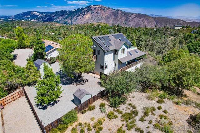 753 Ridgewood Dr, Julian CA: https://media.crmls.org/mediaz/5997b803-cf25-45af-9ce9-535611908a0b.jpg