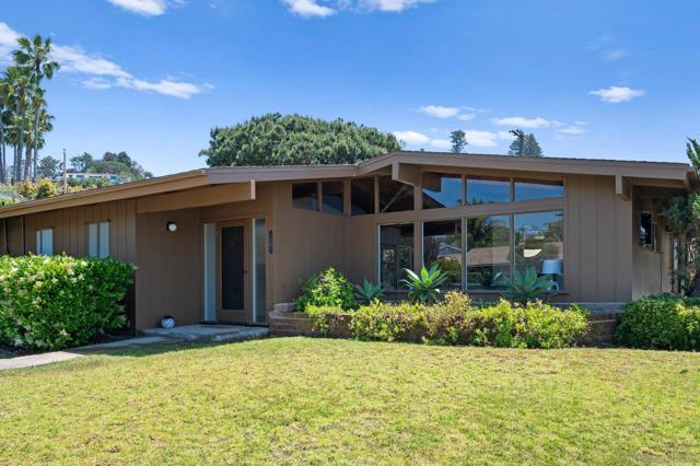 1201 Via Barranca, La Jolla CA: https://media.crmls.org/mediaz/59982bba-4c6b-4f1c-a36d-4ddfc0b9a86c.jpg