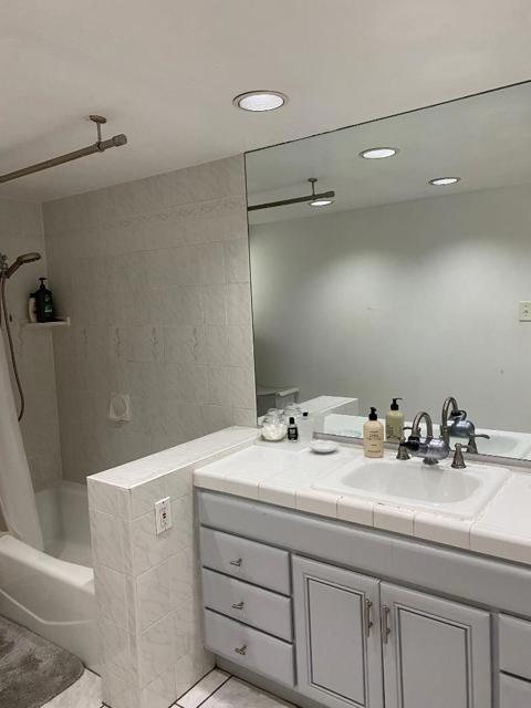 1683 Escalante Way, Burlingame CA: https://media.crmls.org/mediaz/59984035-955b-4dc9-b25a-7ac219d23db4.jpg