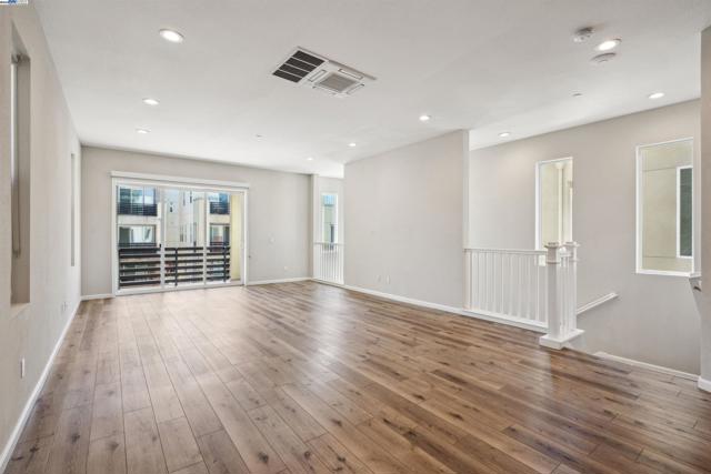 5813 Huntley Ave, Dublin CA: https://media.crmls.org/mediaz/59986ff2-e91b-4328-a80b-d540330e7b51.jpg