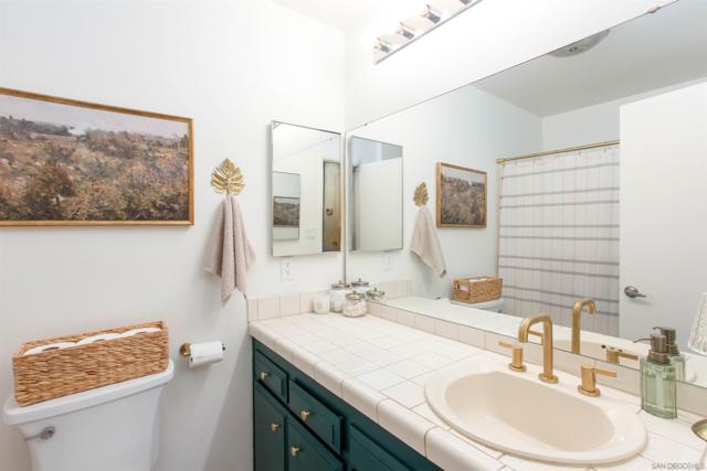 28628 Mountain Meadow Rd, Escondido CA: https://media.crmls.org/mediaz/59987ca1-32b7-4bbd-99d8-acbe9b9d01ca.jpg