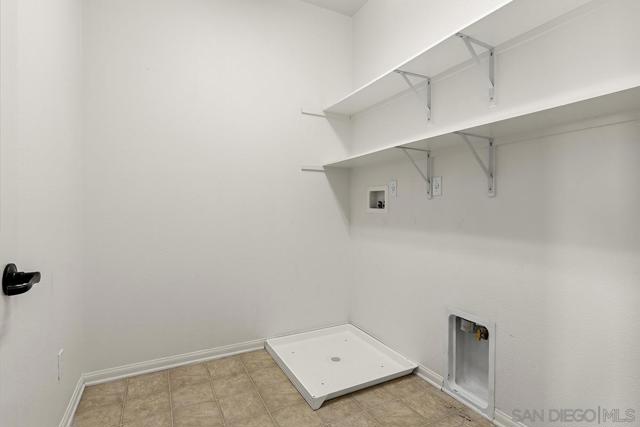 10689 New Grove Trail, San Diego CA: https://media.crmls.org/mediaz/5998c4cf-d9c4-4acb-bbea-15c3d44fb973.jpg