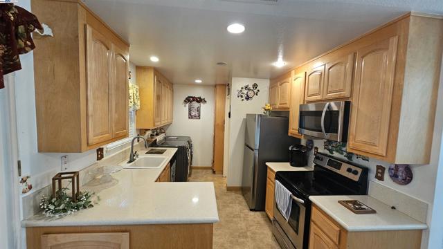 33 Paseo Grande, San Lorenzo CA: https://media.crmls.org/mediaz/5998d4a9-7890-4e50-929e-181d2577ab8f.jpg