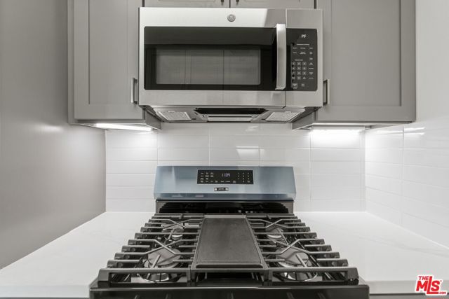 8613 W Olympic Boulevard, Los Angeles CA: https://media.crmls.org/mediaz/59998a6f-9dfa-4ea2-964a-7fce58a2219e.jpg