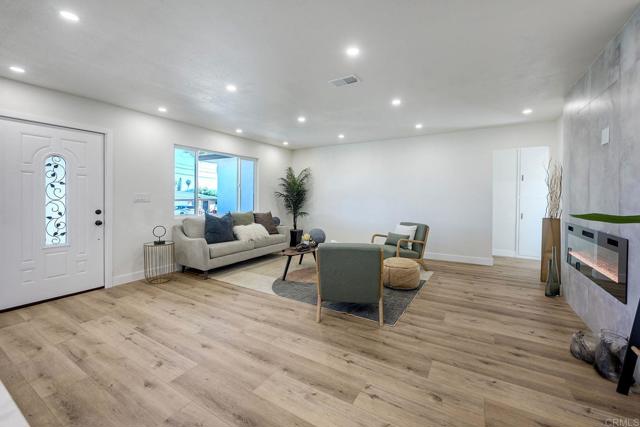 Detail Gallery Image 9 of 33 For 1350 Marabou Ln, Vista,  CA 92083 - 3 Beds | 2 Baths