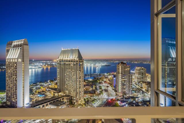 550 Front St, San Diego CA: https://media.crmls.org/mediaz/5999a235-6558-4b1c-8544-6dc2a610f690.jpg