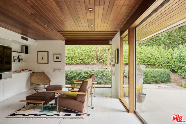 3970 Archdale Road, Encino CA: https://media.crmls.org/mediaz/5999fd26-c06b-4574-8211-6ad976b67e7b.jpg