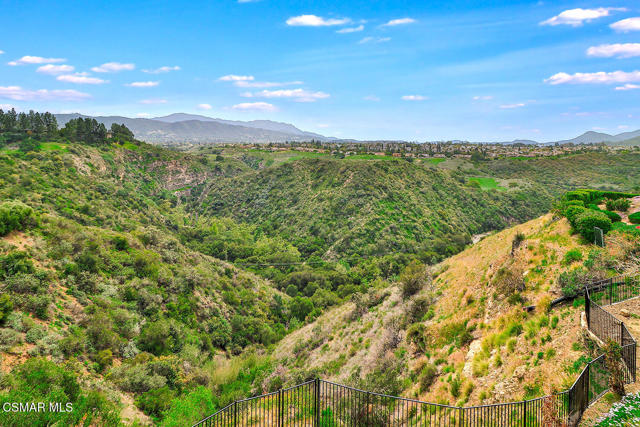1822 Calle Borrego, Thousand Oaks CA: https://media.crmls.org/mediaz/599a40c8-8c86-492e-b0c3-dc32bca2c122.jpg