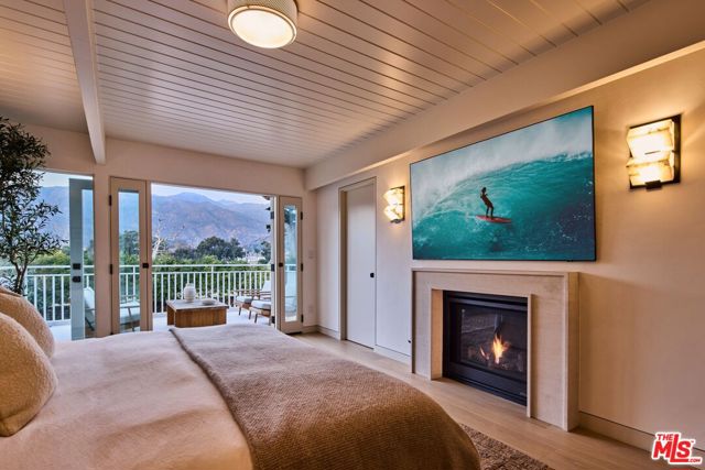 23515 Malibu Colony Road, Malibu CA: https://media.crmls.org/mediaz/599a82d7-1e30-4da7-be40-ec469ac6ee56.jpg