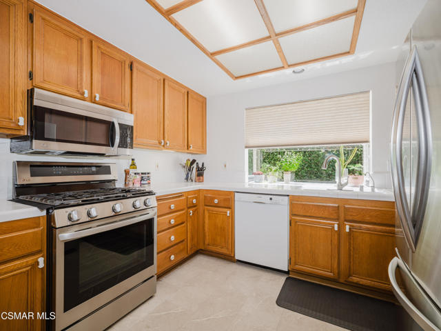552 Fairfield Road, Simi Valley CA: https://media.crmls.org/mediaz/599ad7b6-868a-4d19-af7f-41e405d7b469.jpg