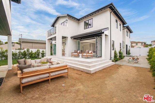 2455 23rd Street, Santa Monica CA: https://media.crmls.org/mediaz/599aee43-28c5-4039-8be8-c45819f51e4e.jpg
