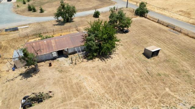 11835 Hobday Road, Wilton CA: https://media.crmls.org/mediaz/599b4cd9-30bf-4a12-878b-4d5a4ebdd51f.jpg