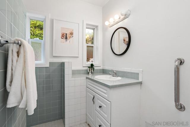6307 Via Maria, La Jolla CA: https://media.crmls.org/mediaz/599c55b9-9aad-4d74-93c4-d87693810ae5.jpg