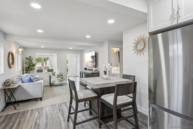 215 N Granados Ave, Solana Beach CA: https://media.crmls.org/mediaz/599ca069-d4f6-4490-a4b0-775245cdc164.jpg