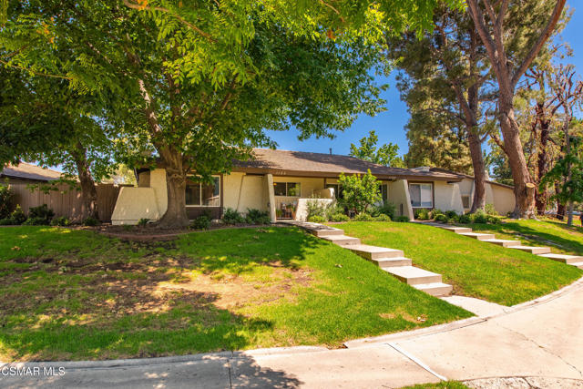 1122 Canterford Circle, Westlake Village CA: https://media.crmls.org/mediaz/599cac14-4fe2-4bd4-8619-07952b4fd4ec.jpg