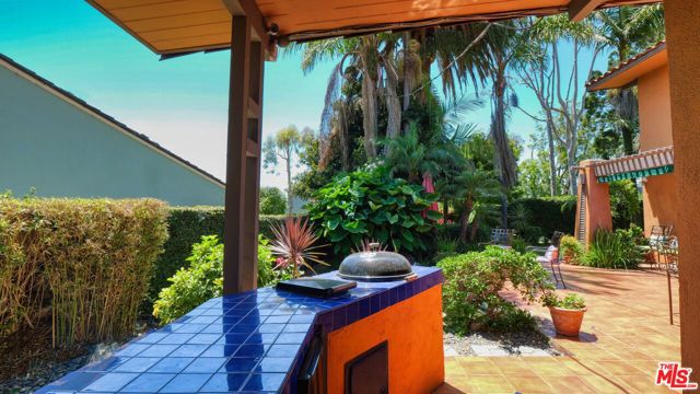 5803 Wooster Avenue, Los Angeles CA: https://media.crmls.org/mediaz/599d1f42-1ce4-4bcf-bac1-6706c4d6d388.jpg