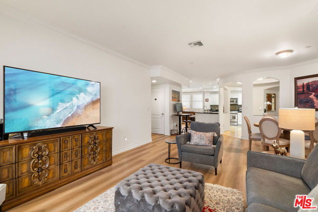 122 N Clark Drive, West Hollywood CA: https://media.crmls.org/mediaz/599d27bb-b82e-4f4a-867f-5dd9d656e86a.jpg