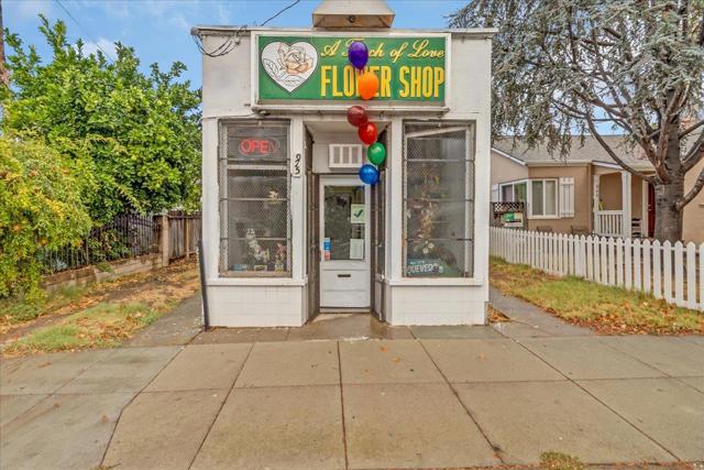 915 E Julian Street, San Jose CA: https://media.crmls.org/mediaz/599d2e45-e90e-4e99-a91d-72f6c2bf8bba.jpg