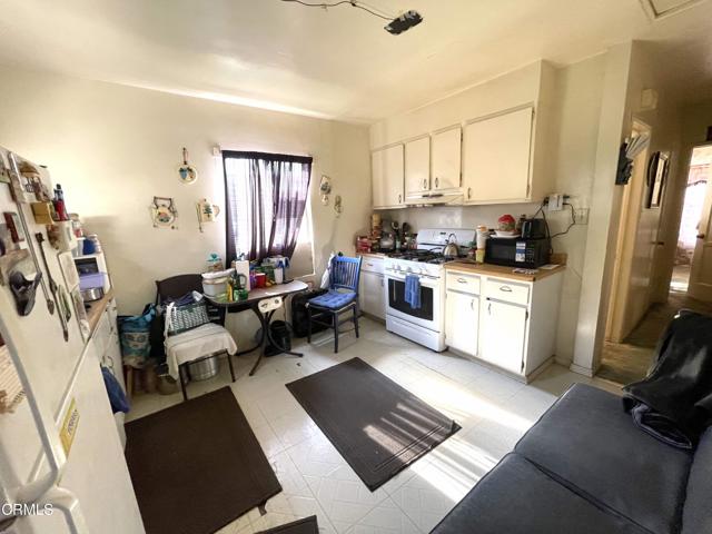 136 S Roosevelt Avenue, Oxnard CA: https://media.crmls.org/mediaz/599d8d4d-05fb-4323-982b-ddcbebd5d549.jpg