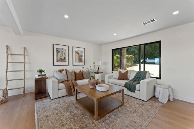 5777 Desert View Drive, La Jolla CA: https://media.crmls.org/mediaz/599d9b15-f999-4fdb-be65-f5b8cdeb8294.jpg