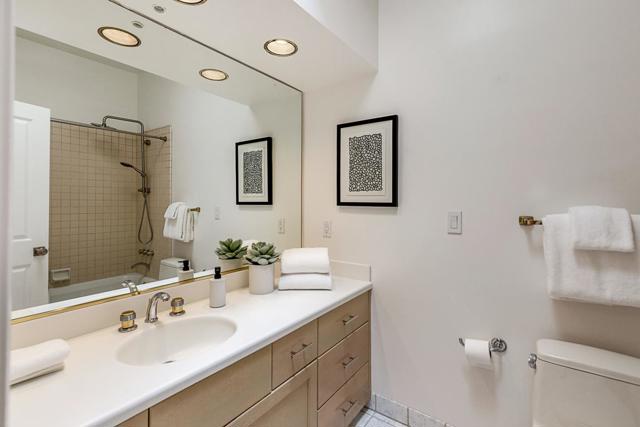 3 Oak Forest Court, Portola Valley CA: https://media.crmls.org/mediaz/599de21f-e444-4904-a30a-551ccb8c0c2f.jpg